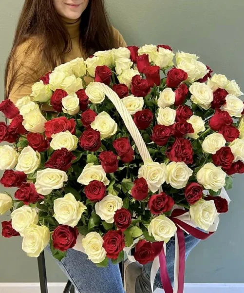 Корзина со 101 розой