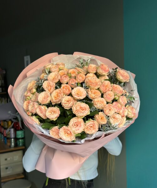 Нежный монобукет из кустовых роз