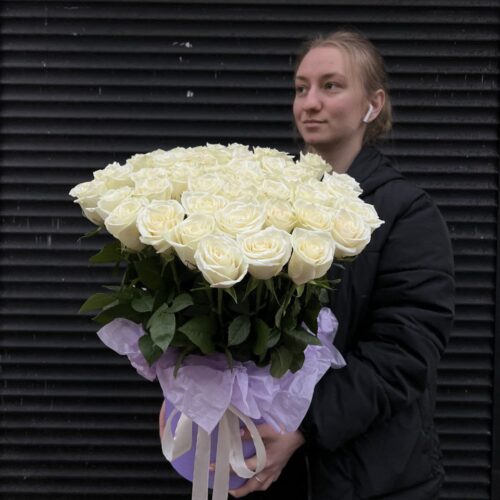 51 роза в коробке