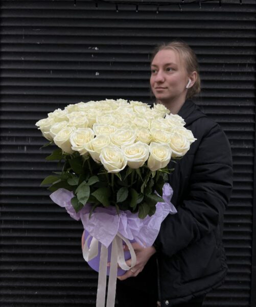 51 роза в коробке