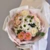 Сборный букет с хризантемами и розами