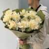 11 французских роз с эвкалиптом