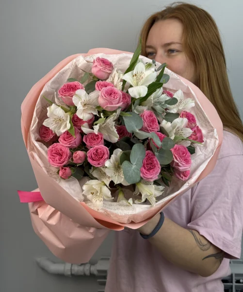 Дуобукет из кустовых роз и альстромерий
