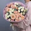 Сборный букет с хризантемами, розами и эустомой