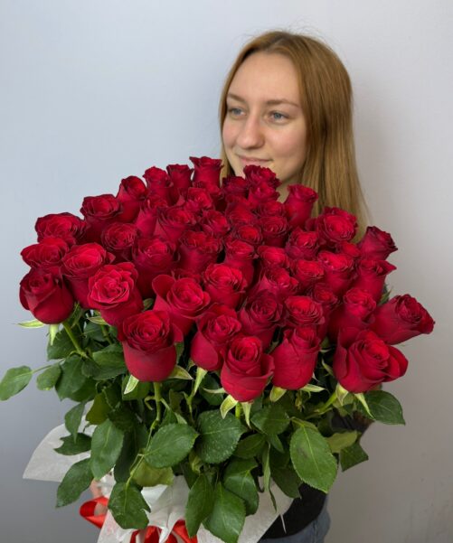Шикарная коробка из 51 красной розы