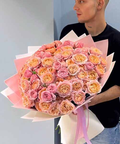 Wow-букет из 25 кустовых пионовидных роз