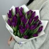 Букет из 25 фиолетовых тюльпанов
