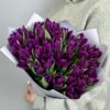 Букет из 35 фиолетовых тюльпанов