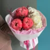 Коралловые пионы с белой гортензией